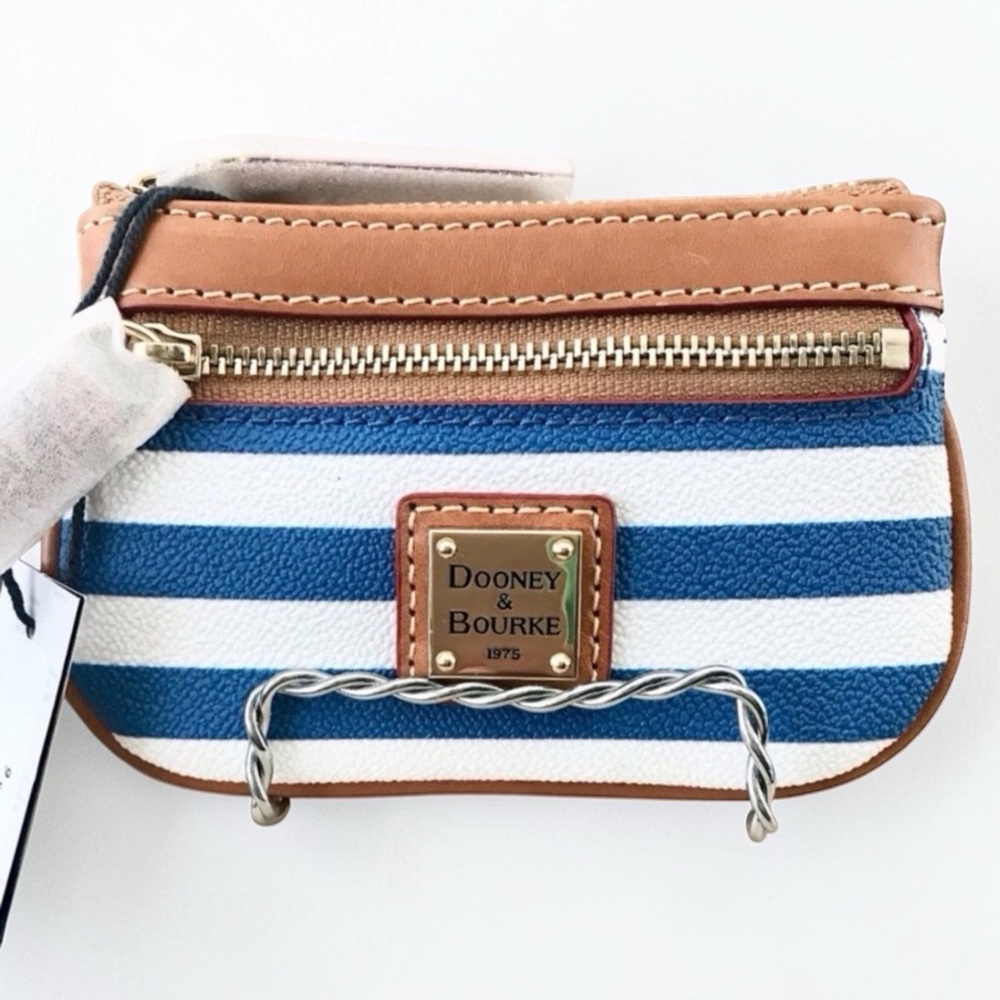 🆕 Dooney and Bourke Small Coin Case